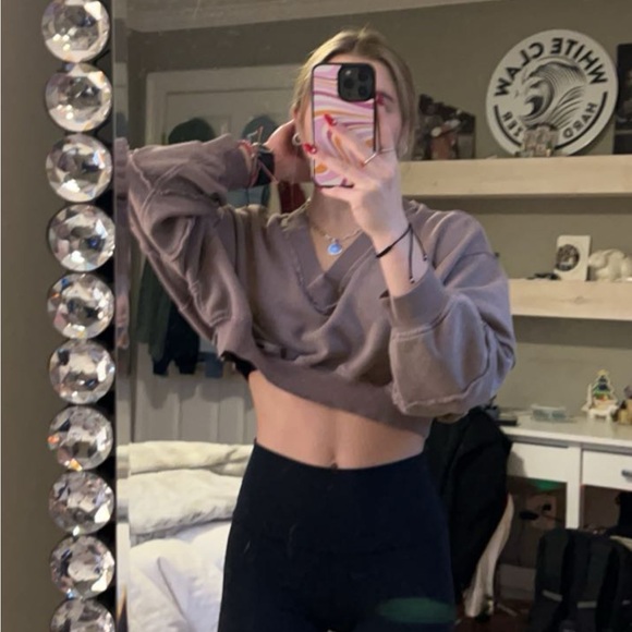 Urban Outfitters Taupe Cropped Pullover - Picture 2 of 2